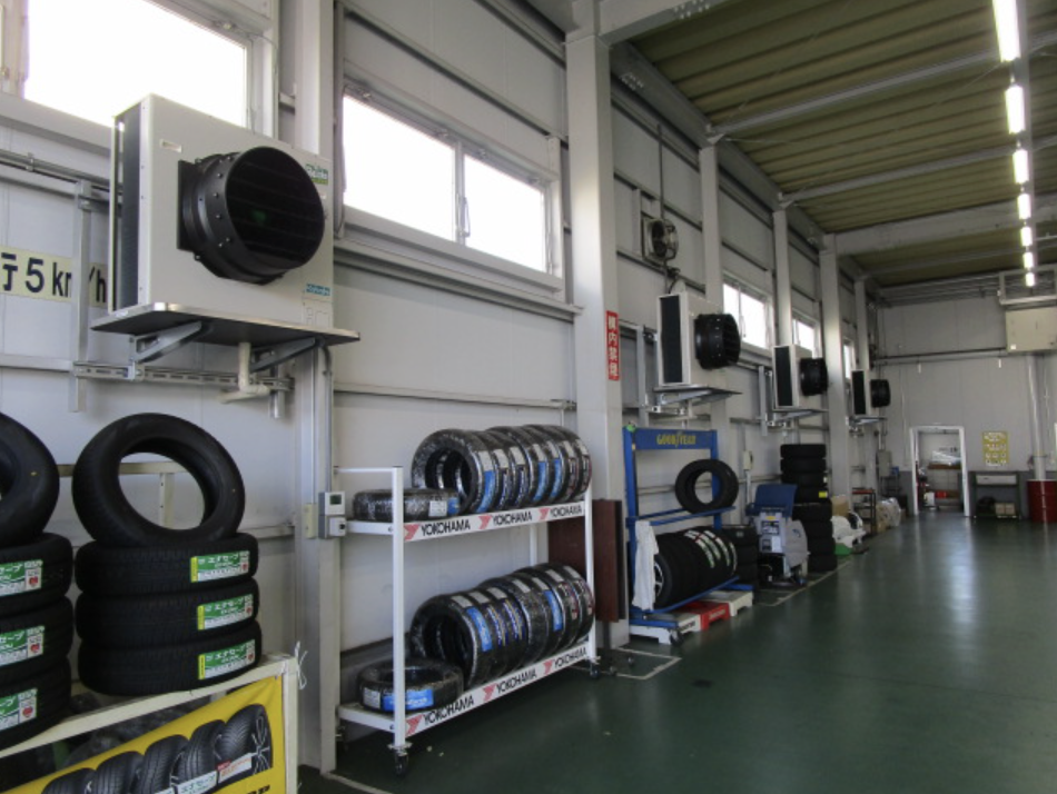 自動車整備場におけるエアコン導入事例