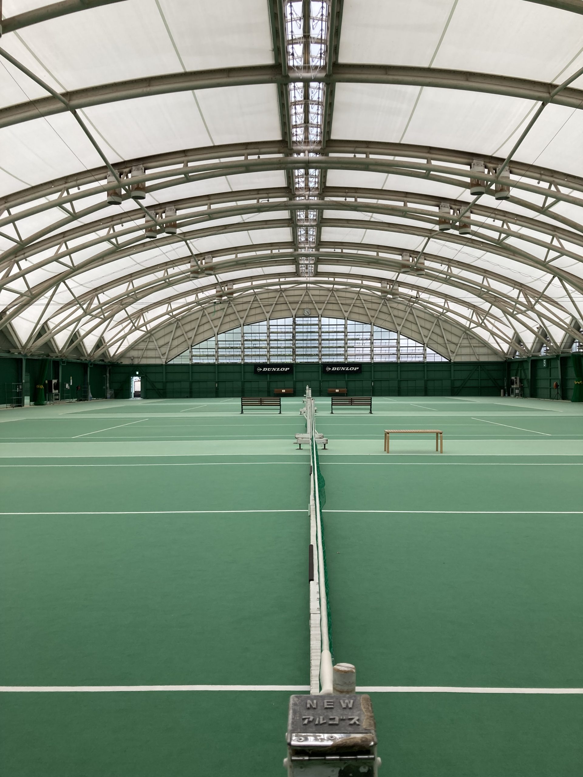 明治神宮外苑テニスクラブ室内コート内にスポットバズーカを導入しました。(2021年夏)